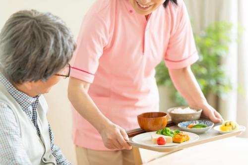 医療・福祉施設内食堂の調理補助スタッフ