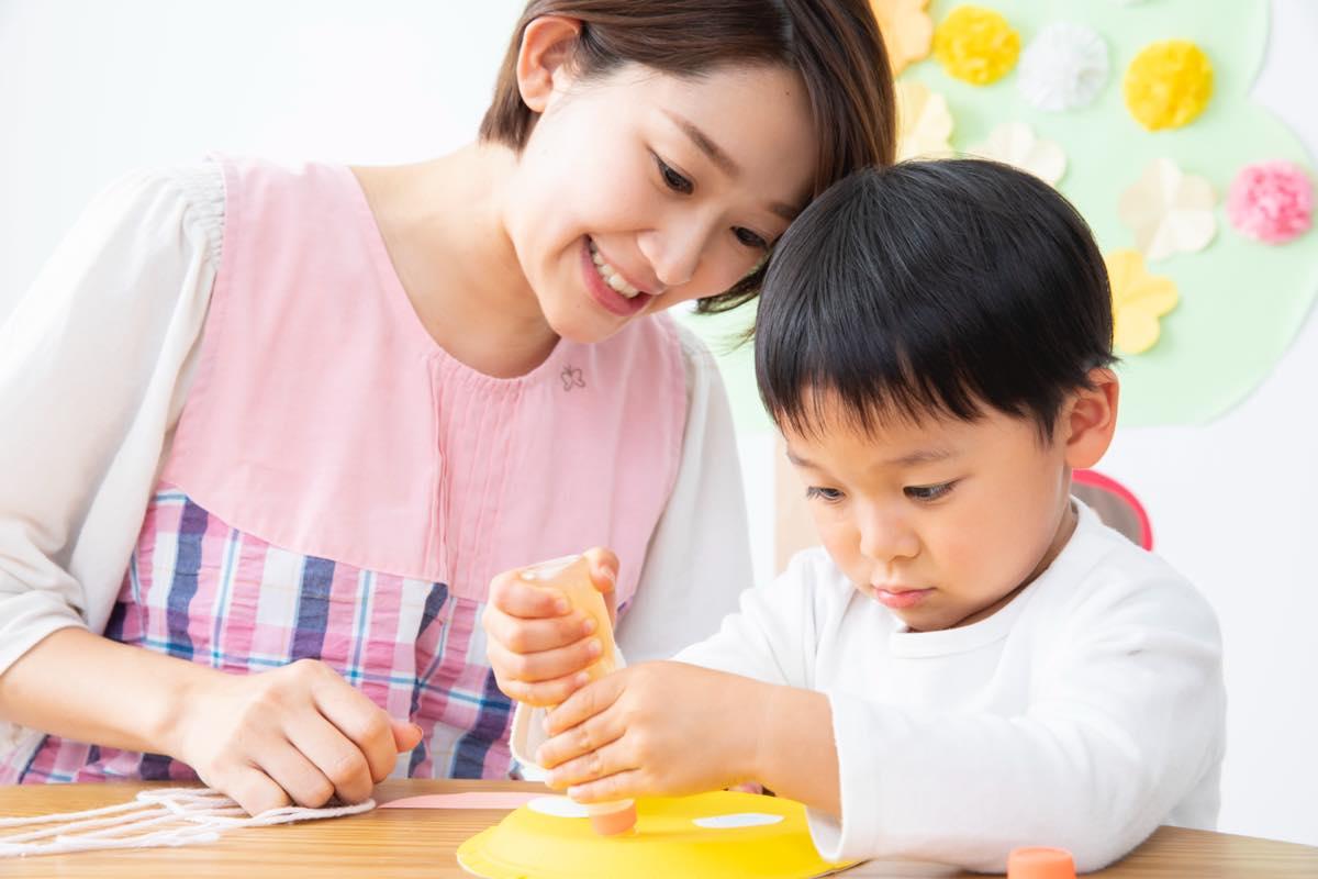 公立こども園で保育教諭